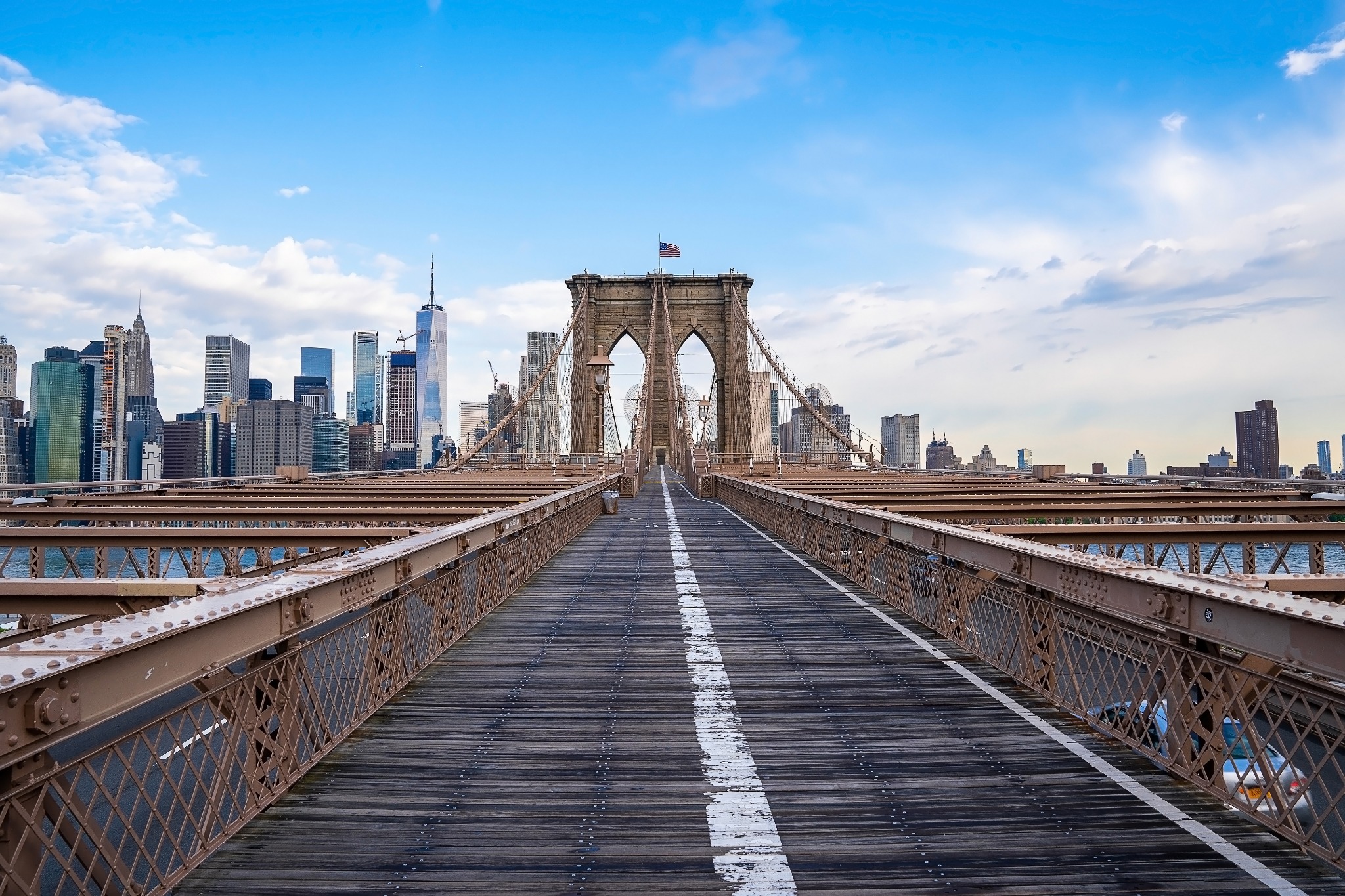 Brooklyn Bridge in New York City met skyline