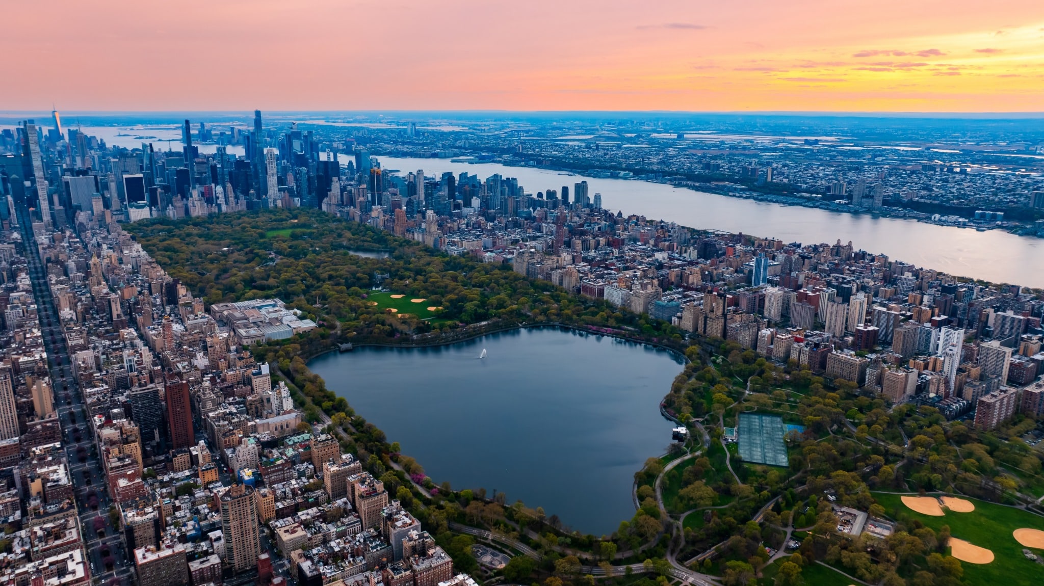 Luchtfoto van Central Park in New York City bij zonsondergang